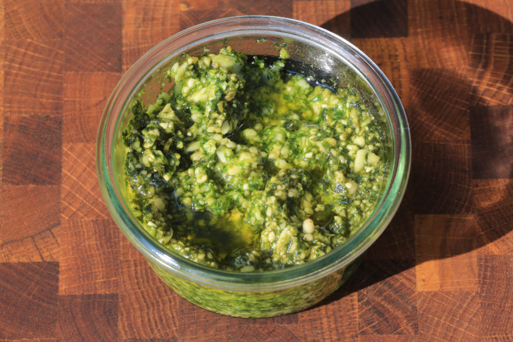 Bazalkové pesto, Toato