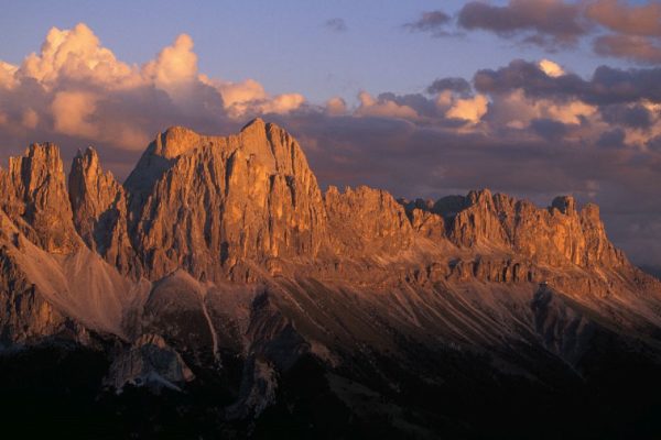 Během desetidenního putování se turisté seznámí s geologickým a historickým vývojem Dolomit. Foto: www.suedtirol.info/cs