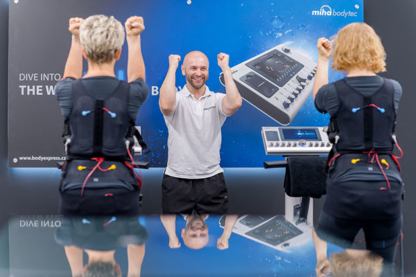 Cvičení pomocí elektrostimulace svalů EMS je v zahraničí léta velkým hitem. Foto: www.bodyexpress.cz