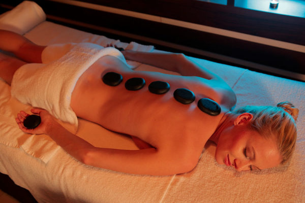 Unikátní nabídku masáží s maséry z celého světa nabízejí hotely patřící k Resortu Valachy ve Velkých Karlovicích na Valašsku. Foto: www.lanterna.cz